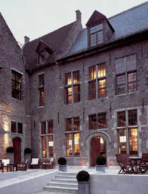 Front view of Het Klooster